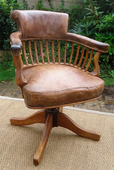 http://www.authentic-antiques.com/images/Fauteuil_bureau_bois-cuir.jpg