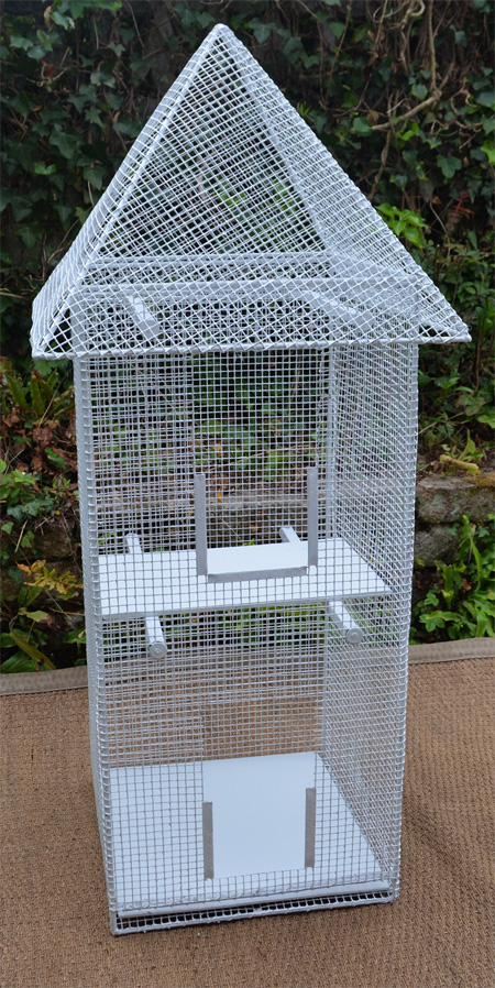 Cage à oiseaux grillagée et laquée blanc