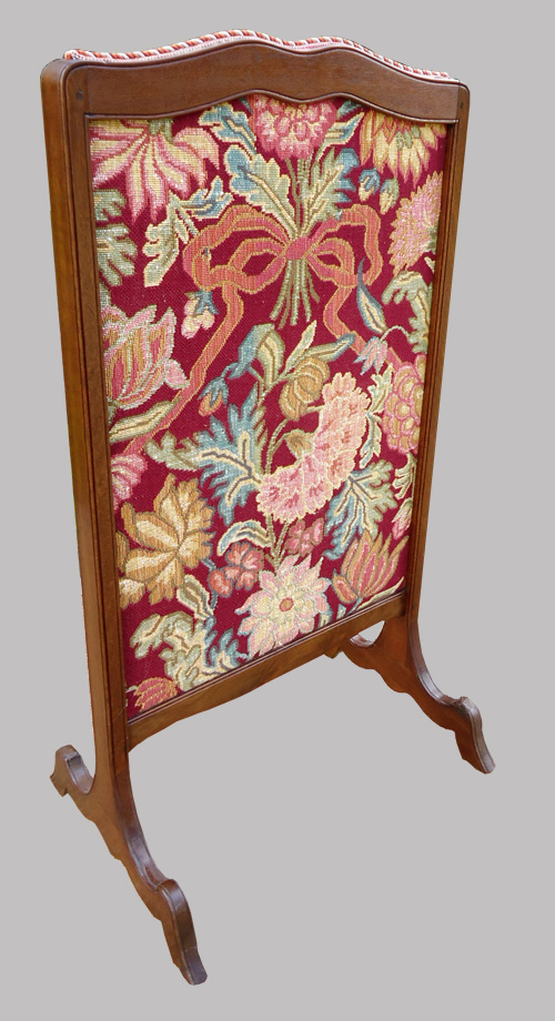 Ecran de cheminée ancien en acajou avec tissu a decor floral