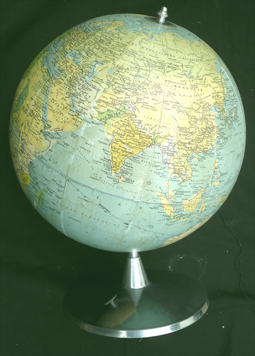 Globe Terrestre éducatif Sur Le Plateau à L'école Photo stock - Image du  antique, livres: 171580626