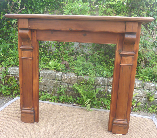 Anciens encadrements de cheminée en bois peint vendus par fabienne ... Cheminée Parement décor